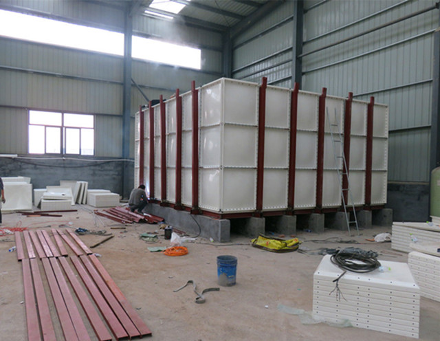 玻璃鋼無內件外加固水箱