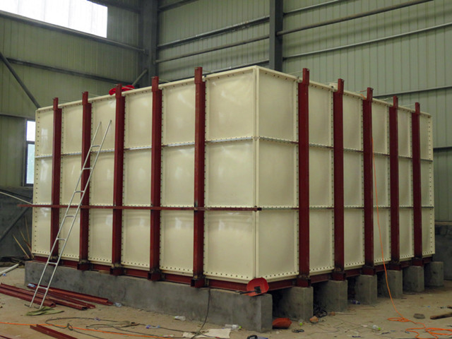 玻璃鋼無內件外加固水箱